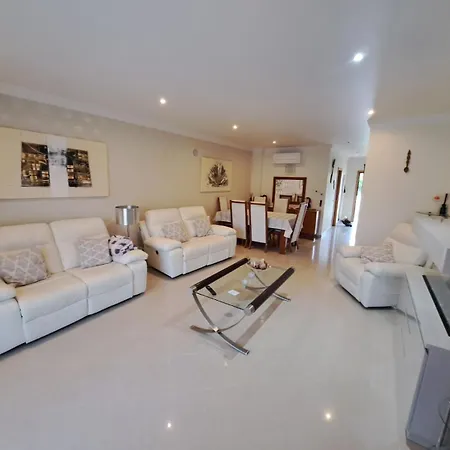 Mara Villa *